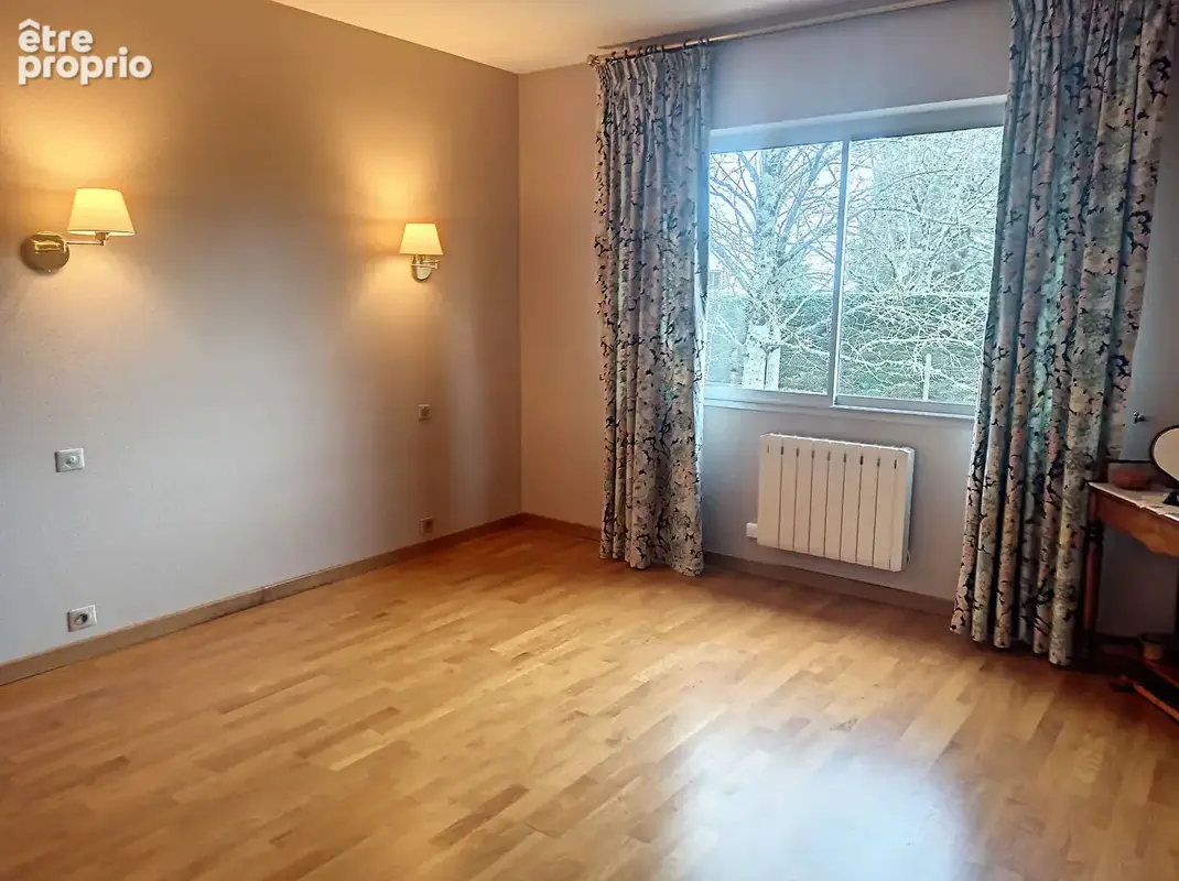 Maison de plain-pied - 4 chambres - Beaux volumes et vaste terrain arboré - photo 10
