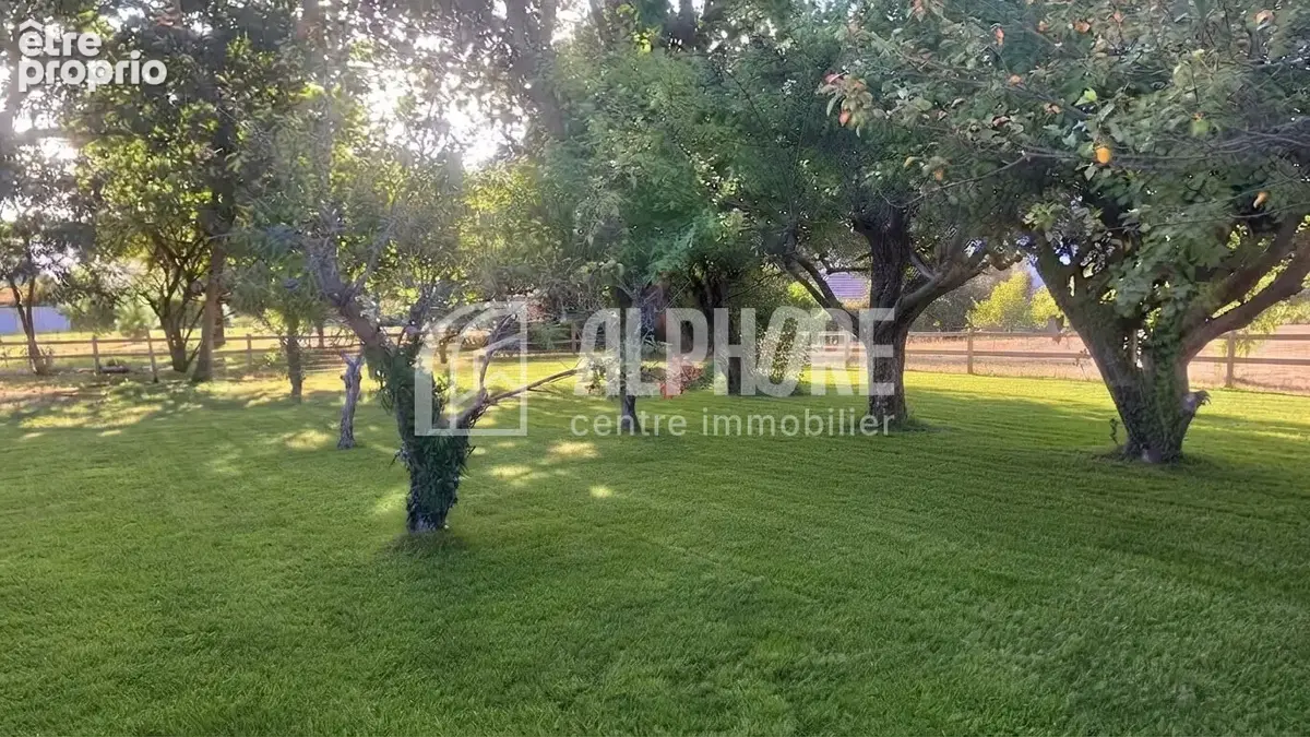 SAINT-MOLF - Terrain constructible de 609 m² - photo 2