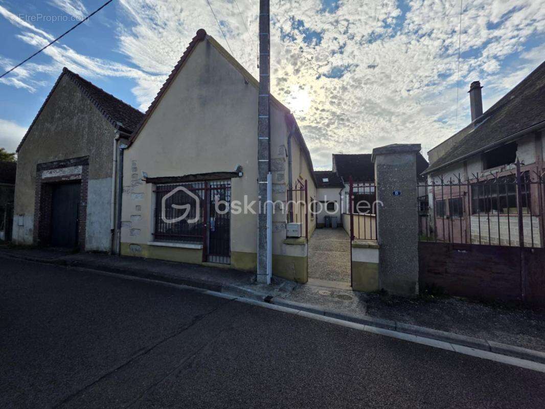 Commerce à VERON