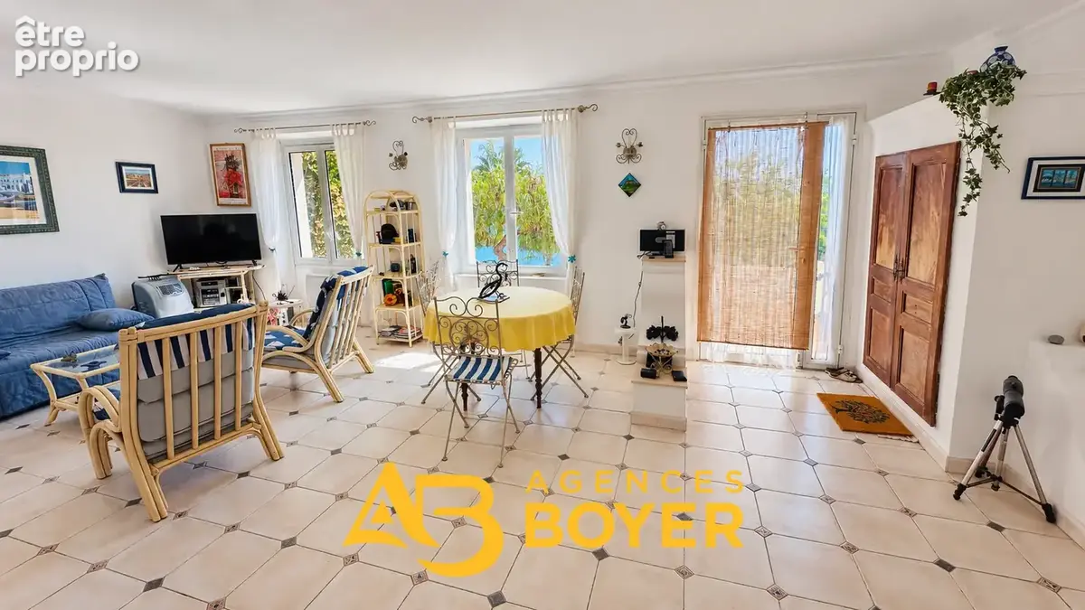 EXCLUSIVITE  BANDOL - GRAND T3 Terrasse de 50m2 Vue mer et Garage - photo 2