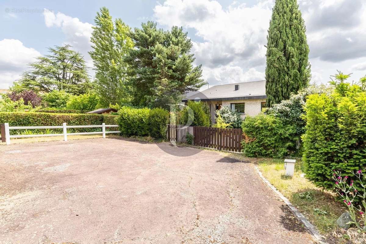 Maison à VERRIERES-LE-BUISSON