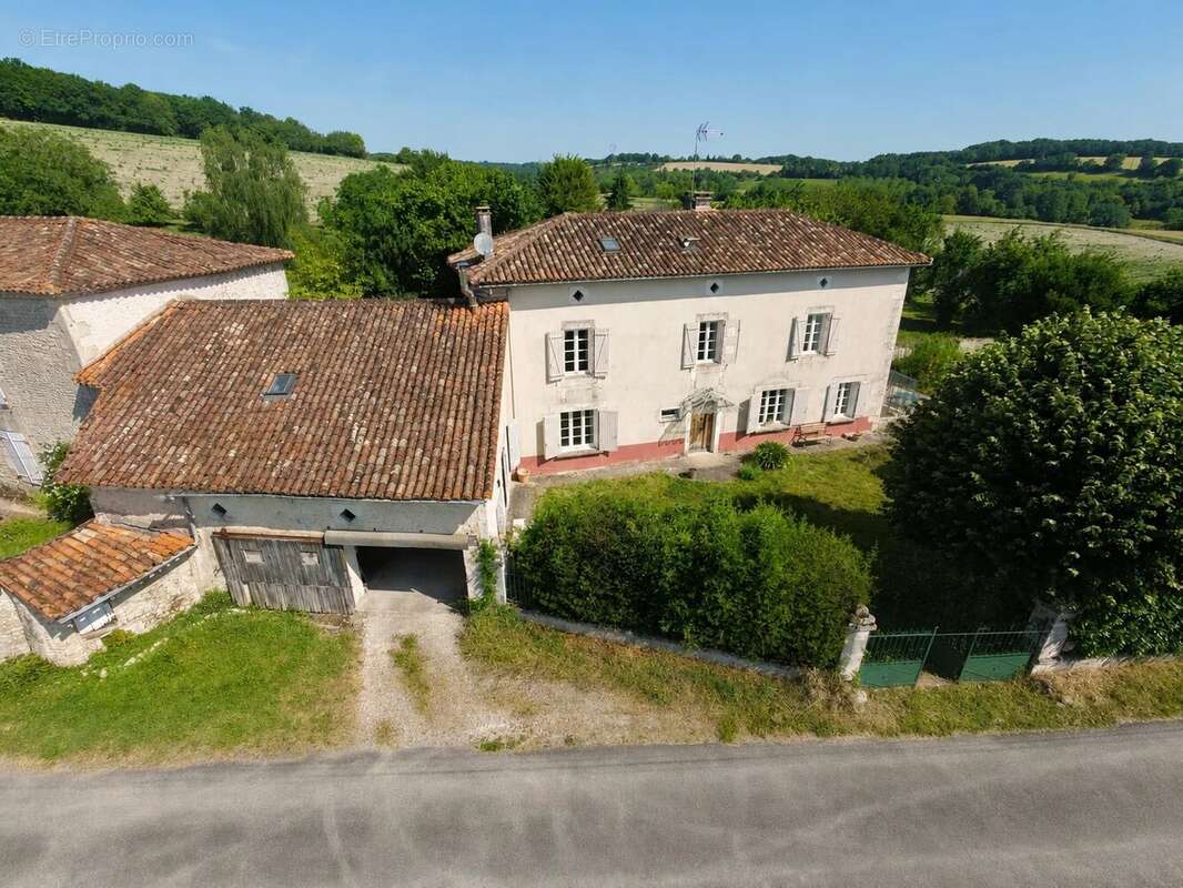 Maison à SALLES-LAVALETTE
