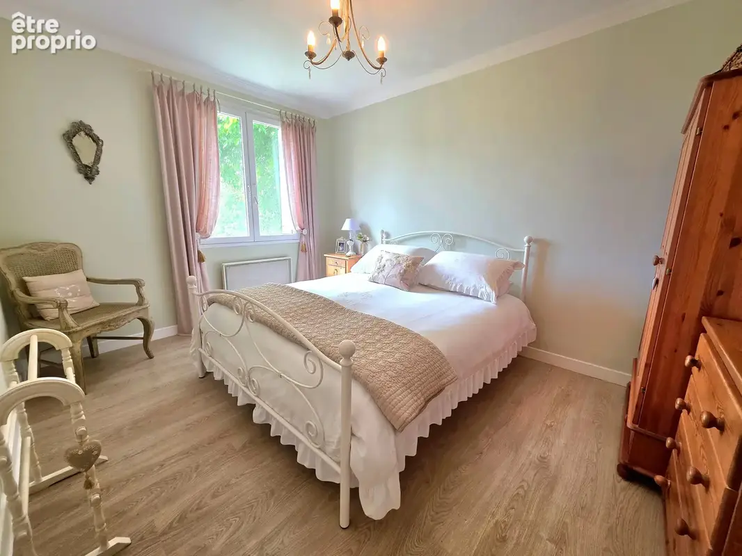 Charmante maison familiale avec piscine et terrasse, grand jardin et belles vues dégagées - photo 7