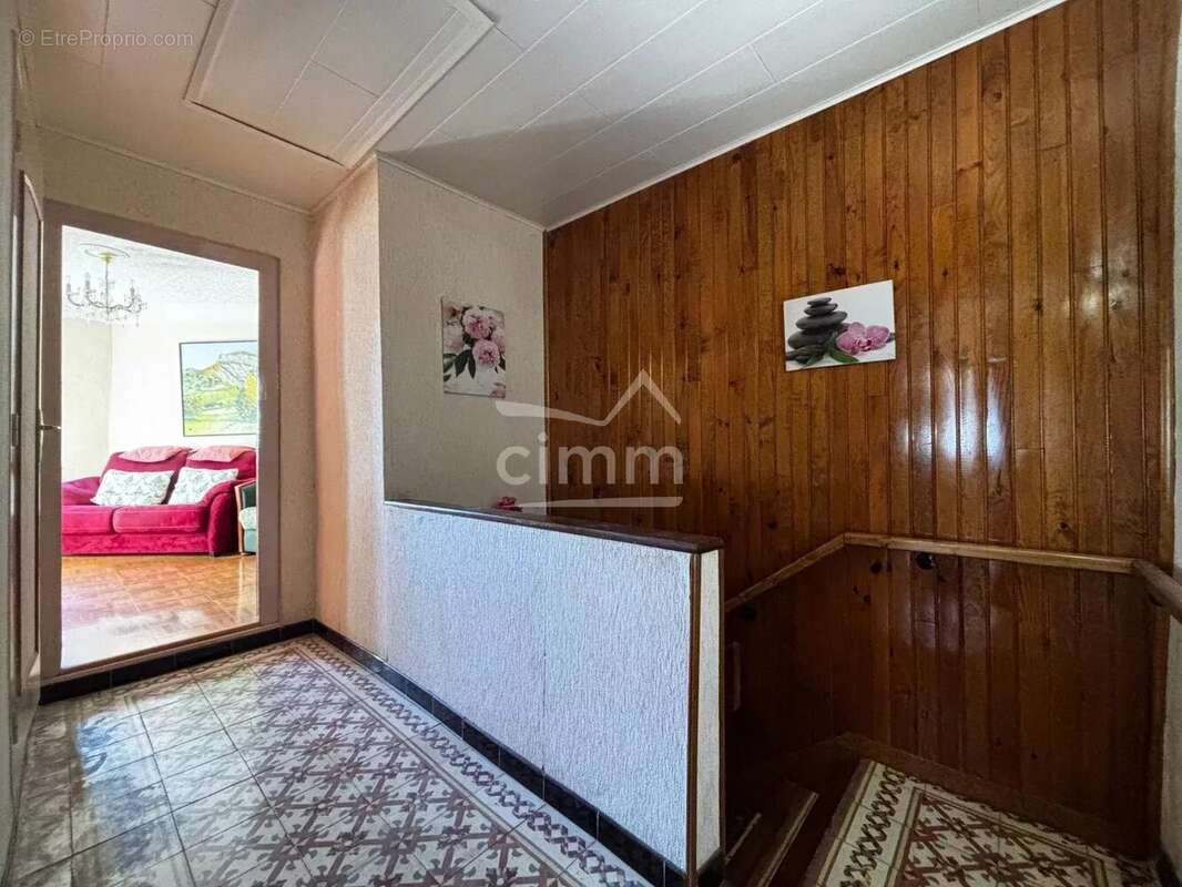 Maison à LARAGNE-MONTEGLIN