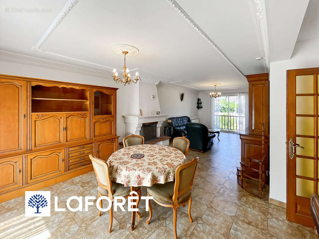 Maison traditionnelle sur sous-sol total de 6 pièces à vendre à Sainte Geneviève des Bois - Réf 13319 - photo 5