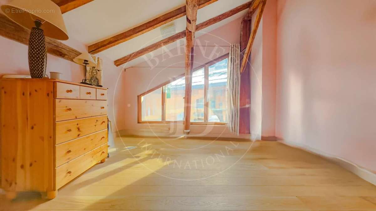 Maison à LES ALLUES