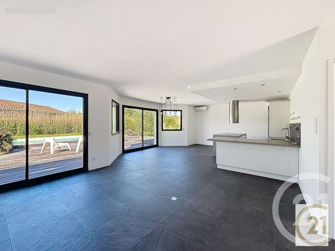 Maison à AYGUESVIVES