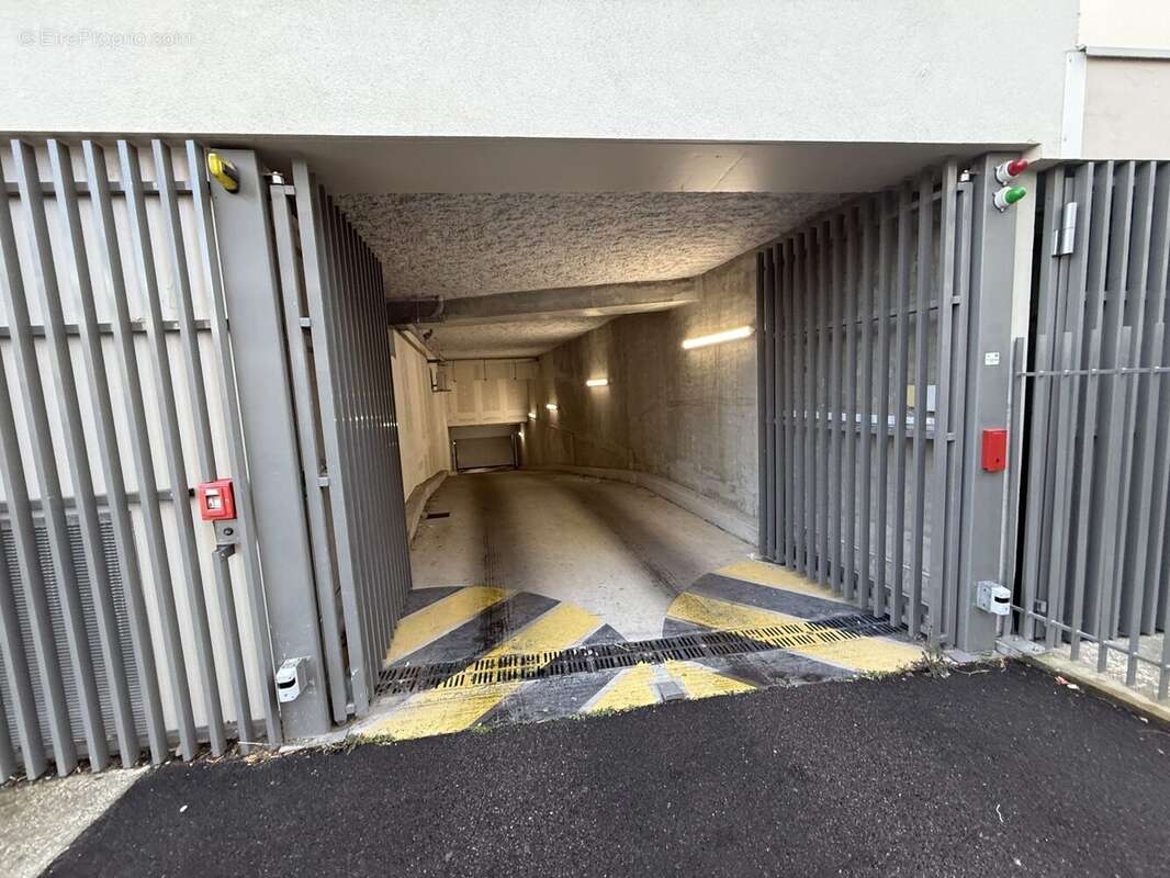Parking à LYON-8E