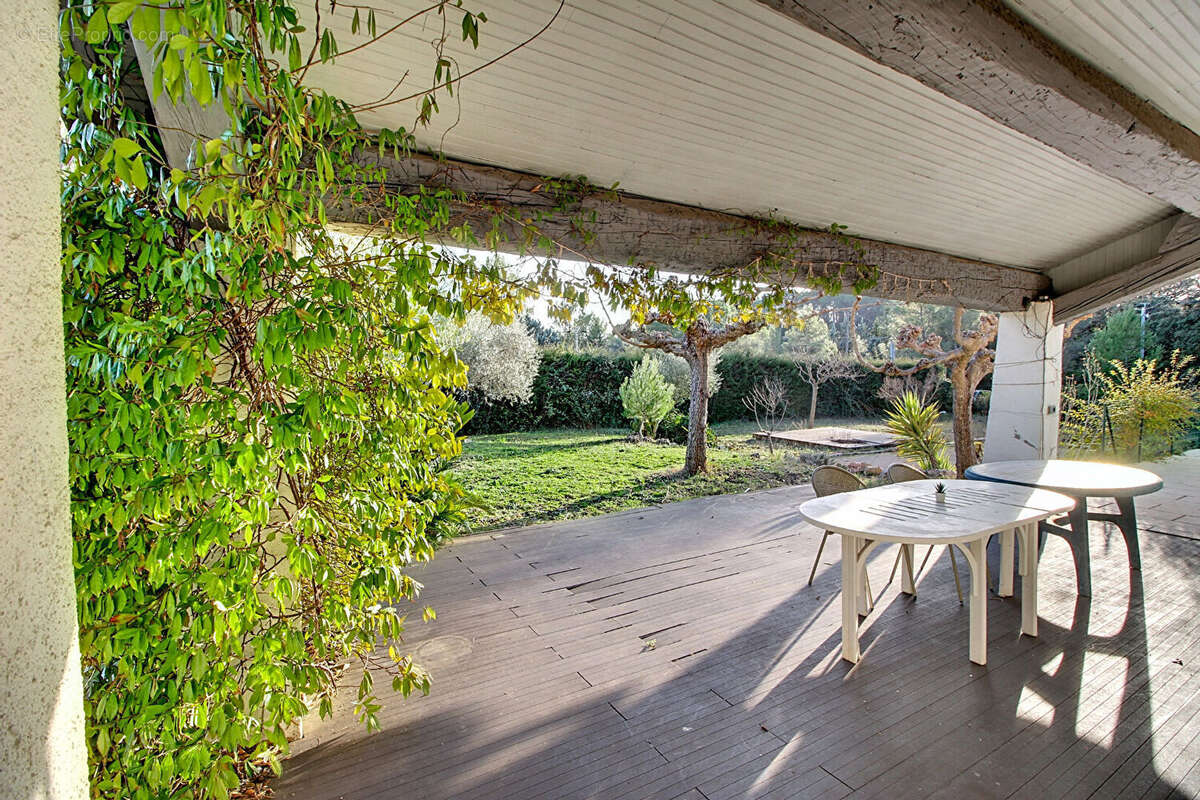 EXCLUSIVITÉ - Maison à Lorgues T4 sur 2145 m² de terrain avec une belle piscine et garage - photo 15