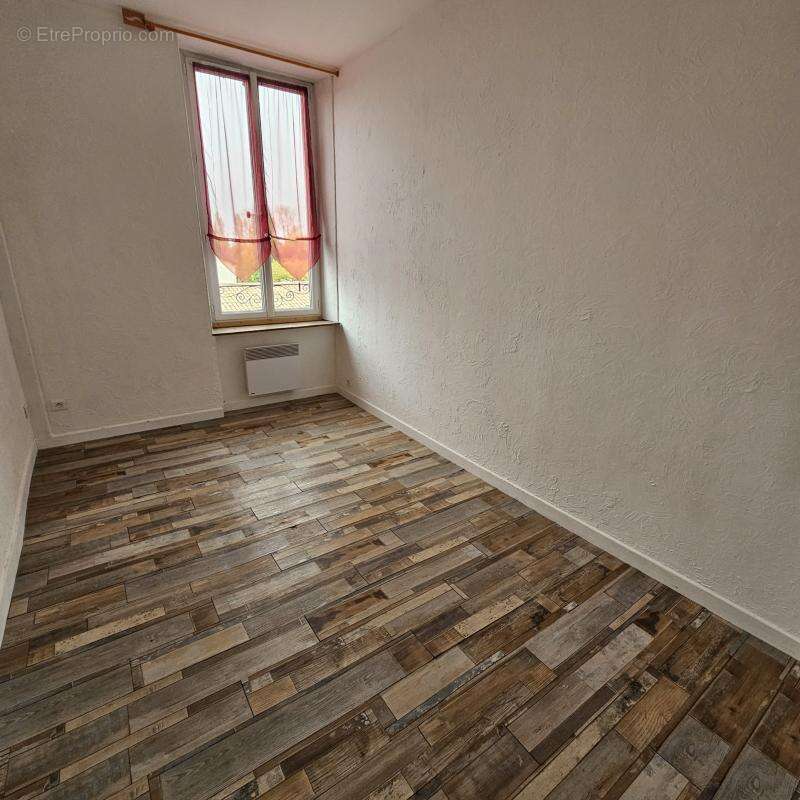 Maison à CHAMPAGNE-LES-MARAIS