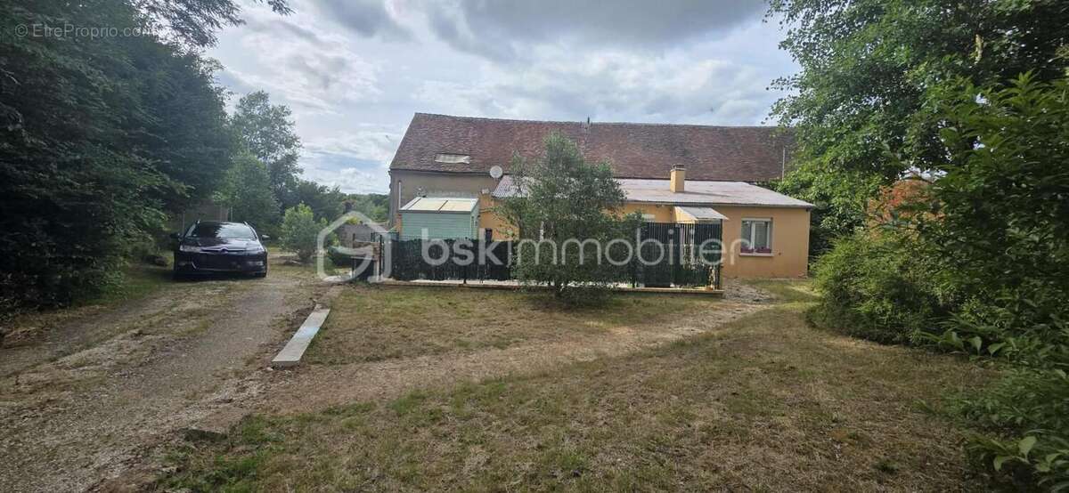 Ancien corps de ferme de caractère – Parcelle de 10 988 m² au calme - photo 2