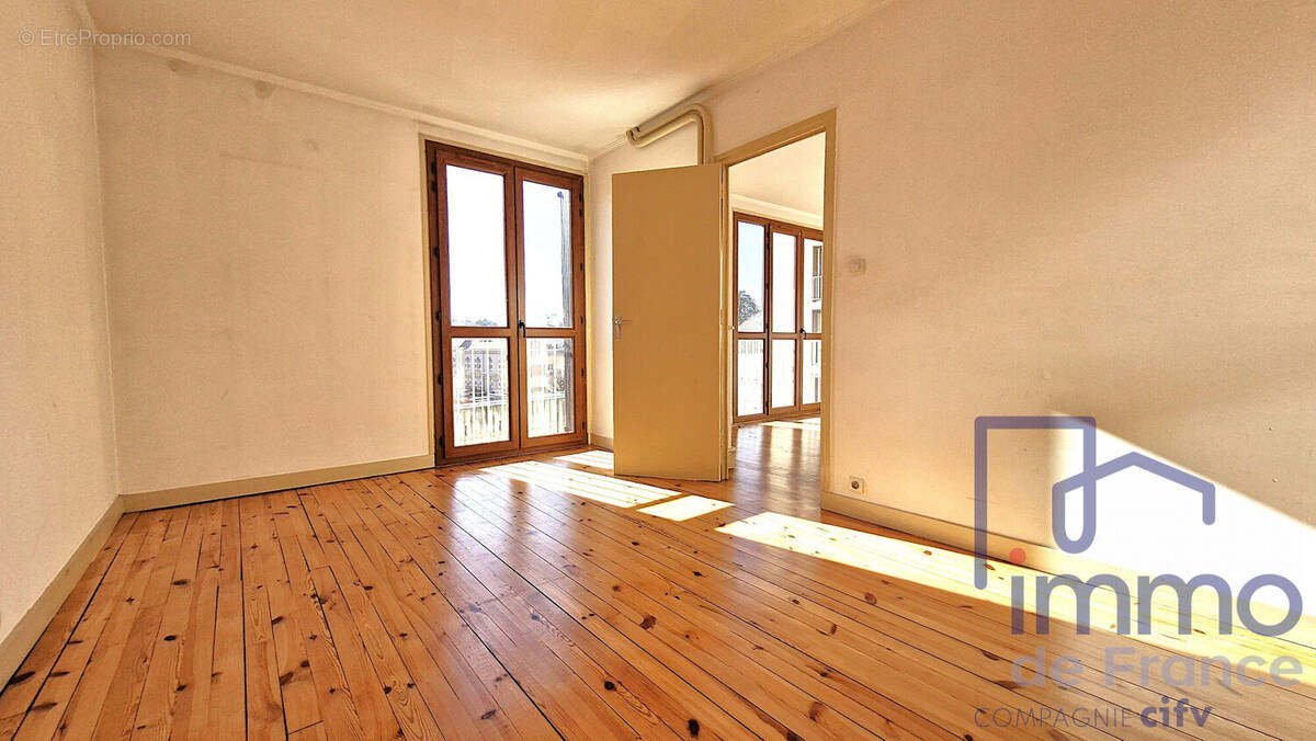 chambre - Appartement à SAINT-ETIENNE