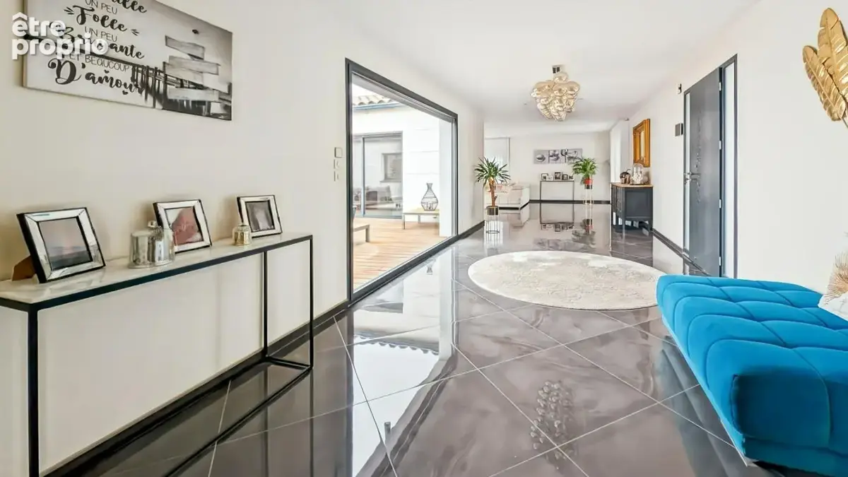 Grande maison de plain-pied avec garage et piscine - photo 6