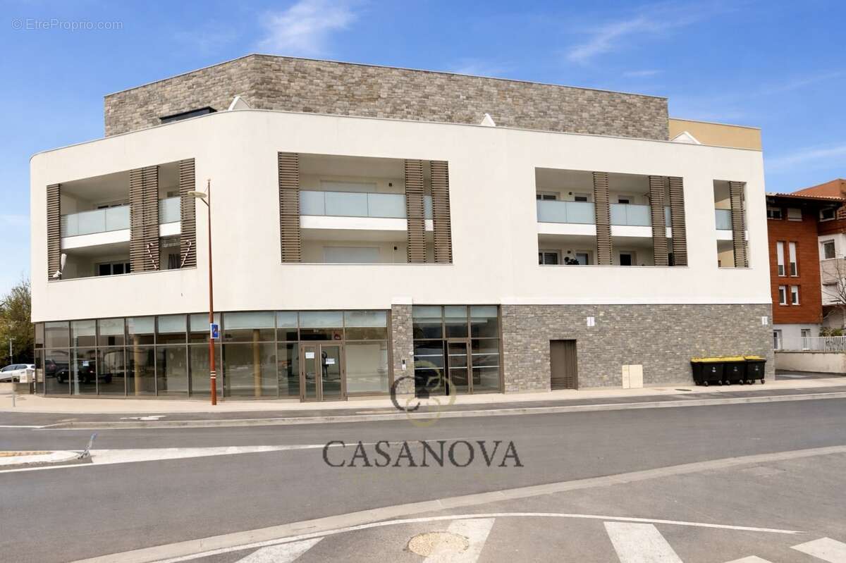 Bureaux neufs 110 m² lumineux avec parkings  Baillargues  Immeuble récent - photo 3
