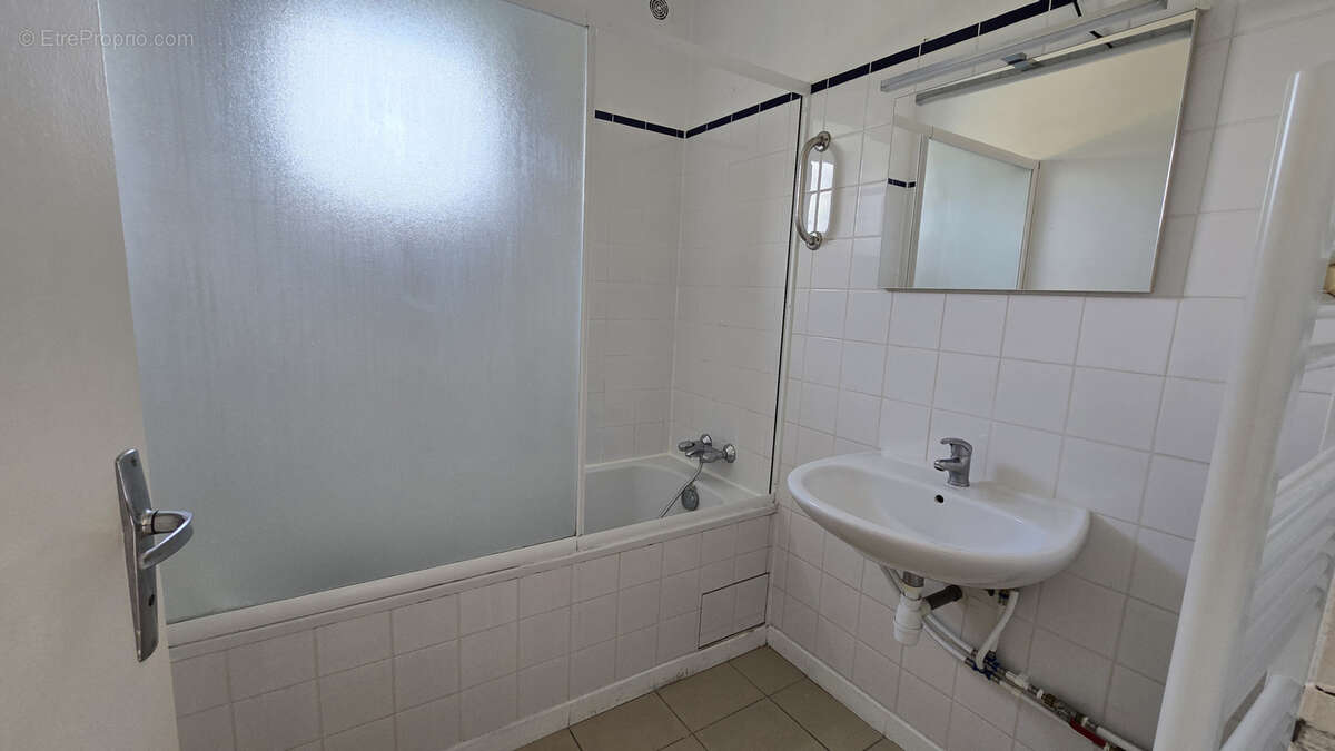 2 pieces dans petite copropriete - 40.25m2 - 1 chambre - 2 parkings. - photo 6