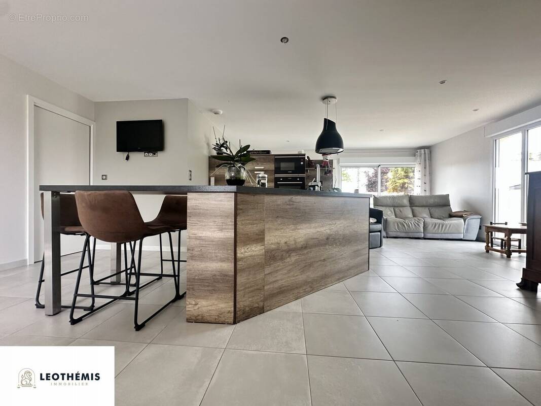 Maison à SAINT-JUST-LUZAC