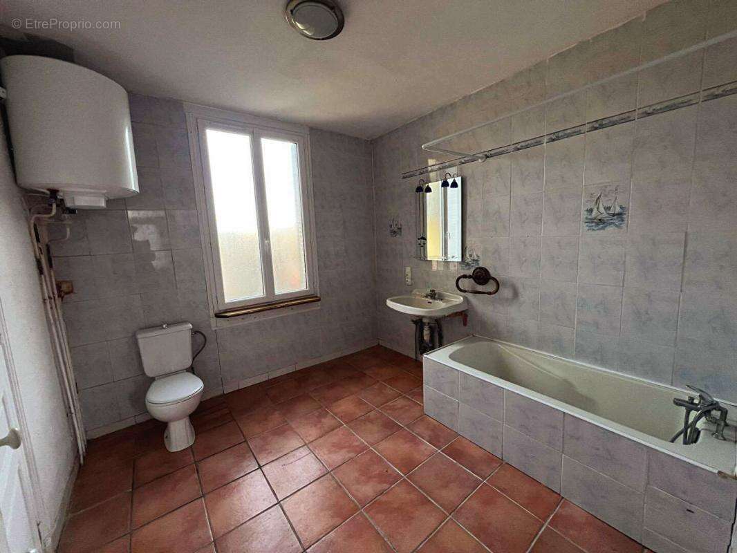 Maison à SAINT-YRIEIX-LA-PERCHE