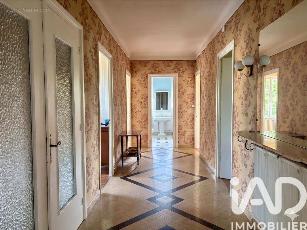 Maison 170 m² à Limas  - photo 3