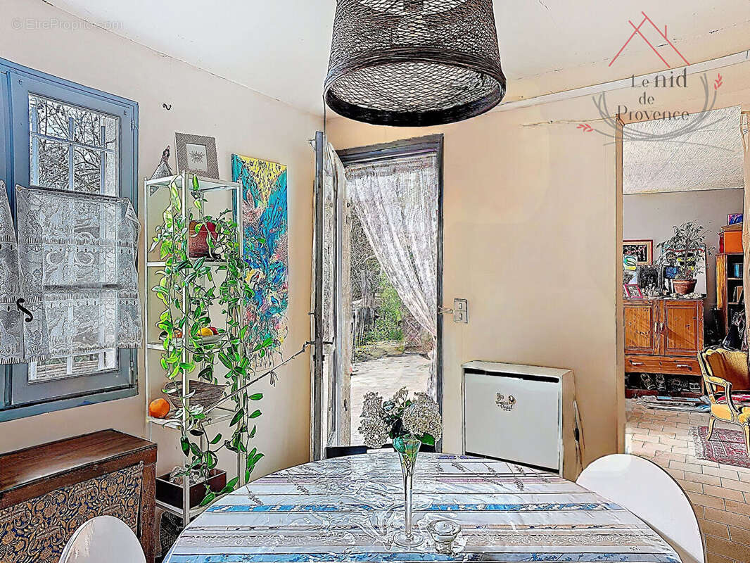 Appartement à FONTAINE-DE-VAUCLUSE