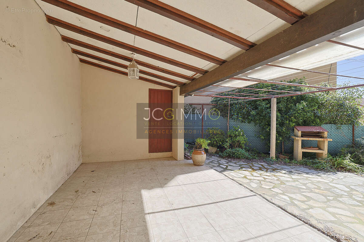 Maison à fort potentiel composée de 2 appartements - Bas Faron à Toulon - photo 23