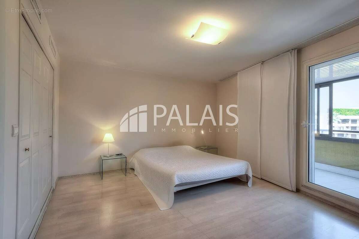 Appartement à SAINT-LAURENT-DU-VAR