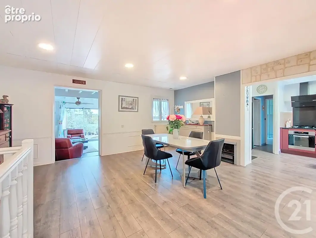 Maison 5 pièces 118 m² à vendre à Vaux-Le-Penil (77000) - photo 2