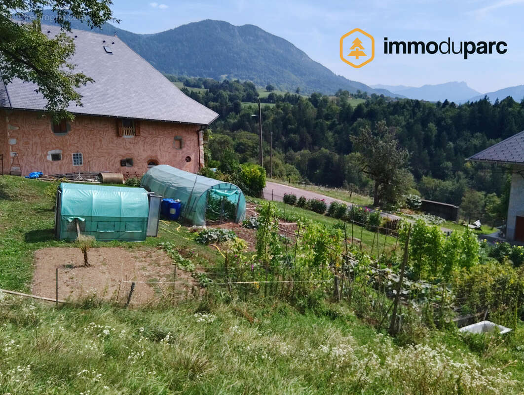 Terrain à BELLECOMBE-EN-BAUGES