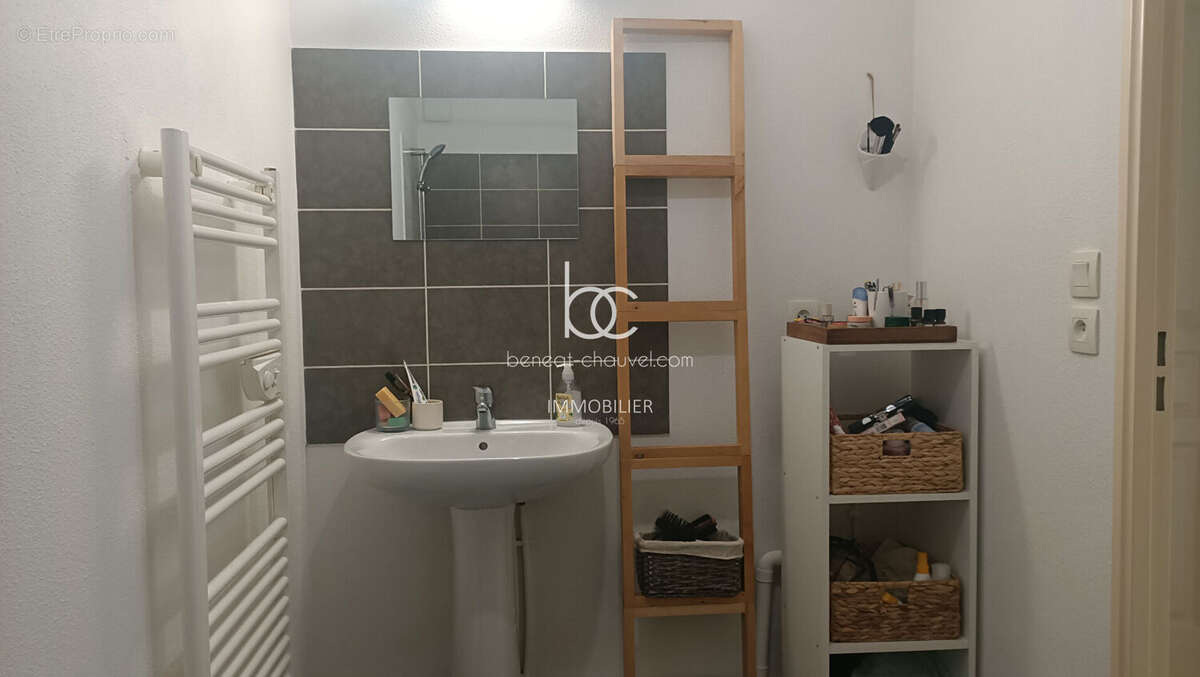 Appartement à SENE