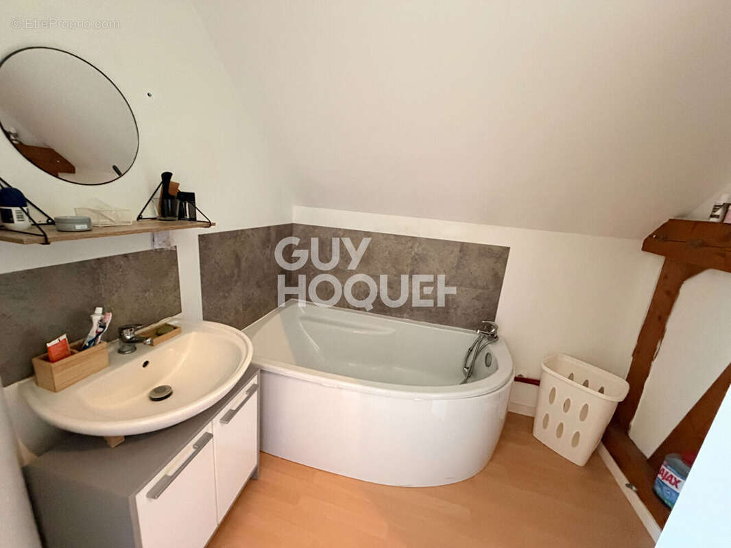 Maison familiale ou investissement - 188 m² - Piscine (Hauteurs de Besançon) - photo 14