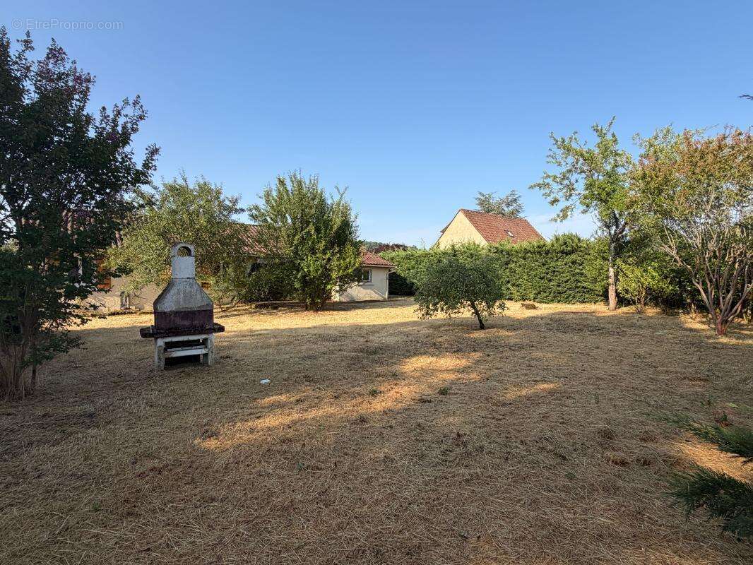 Maison de plain-pied à rénover avec jardin - Manzac-sur-Vern - photo 3