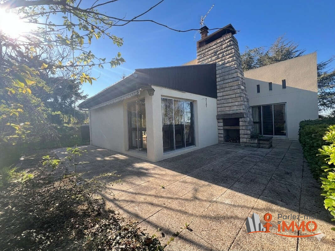 Maison 125 m² à Boisset-Saint-Priest  - photo 4