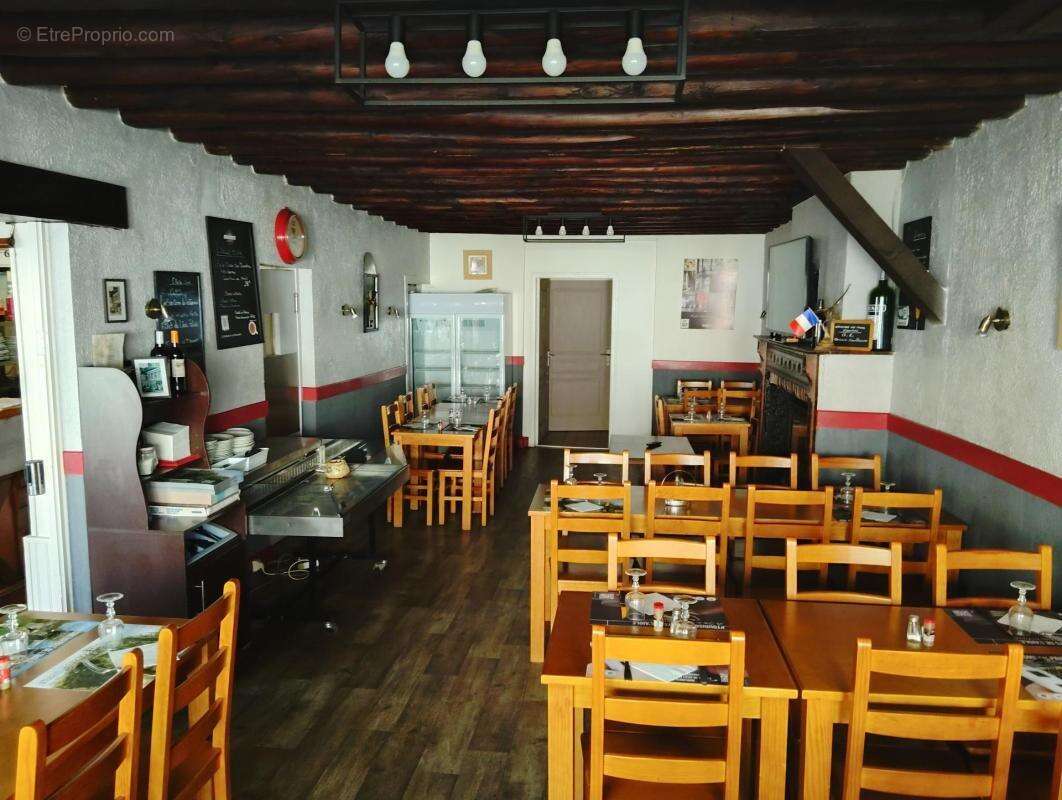 Commerce à GLOS-LA-FERRIERE