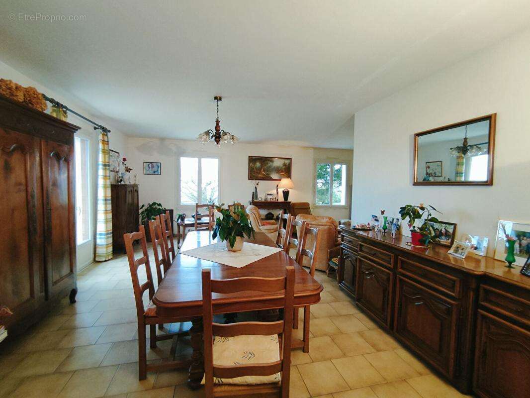 Maison Chambon 8 pièce(s) 160 m2 - photo 9