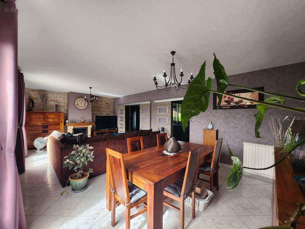 Maison à SAINT-PRIEST-TAURION