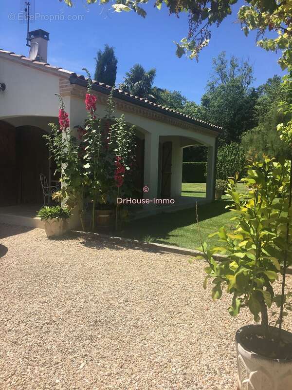Maison 112 m² à Saint-Gauzens  - photo 17
