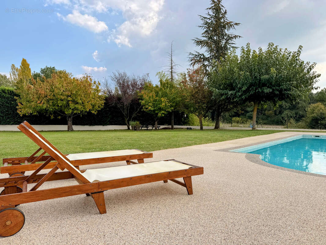 Maison à CHATEAUNEUF-LE-ROUGE