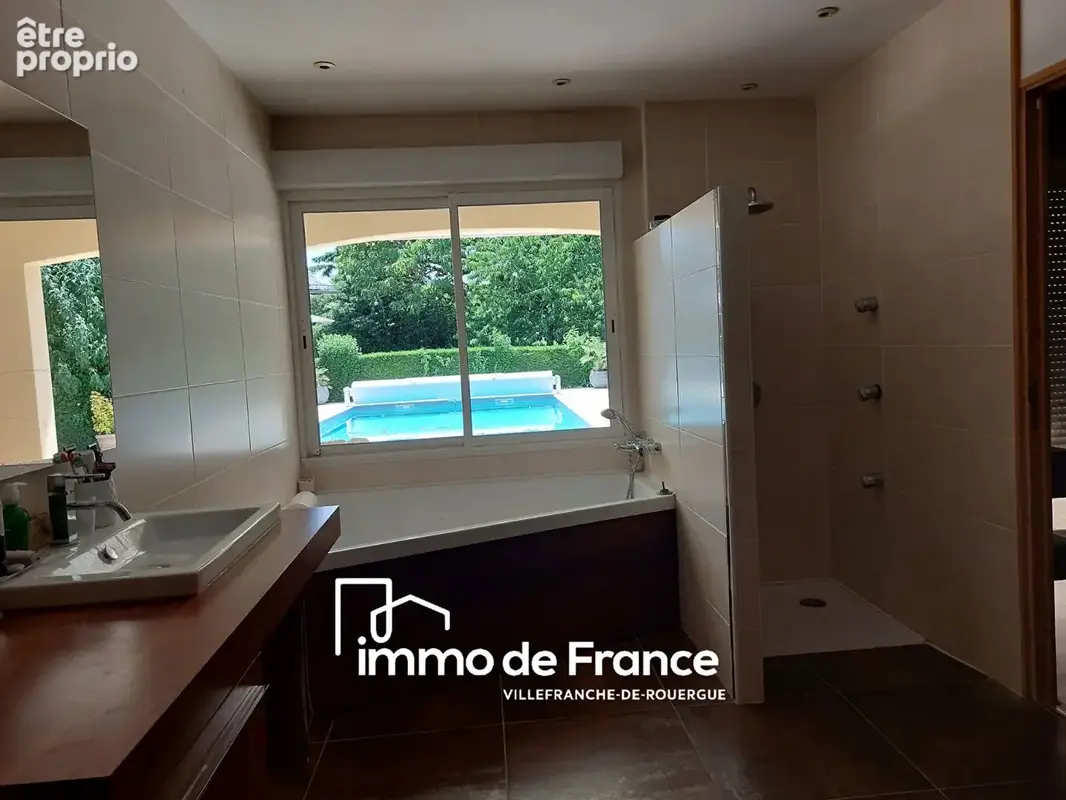 Maison T5/6 , 212m² habitables sous sol avec garage, terrain et piscine. - photo 8
