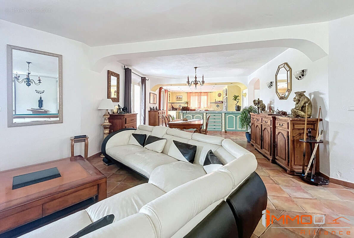 Maison 192 m² à Saint-Paul-En-Foret  - photo 5