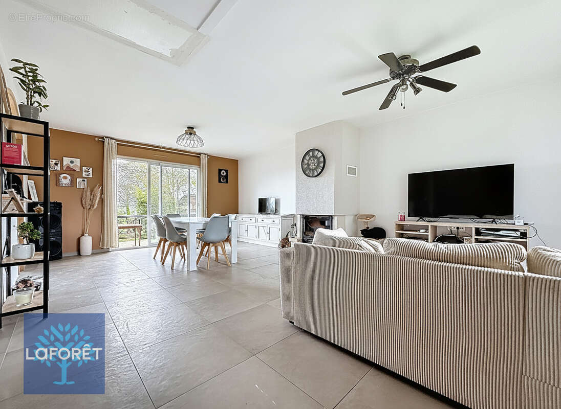 Maison à LA SELLE-EN-LUITRE