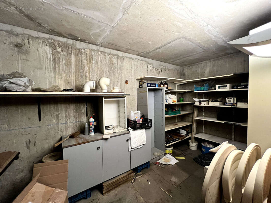 Parking à PARIS-18E