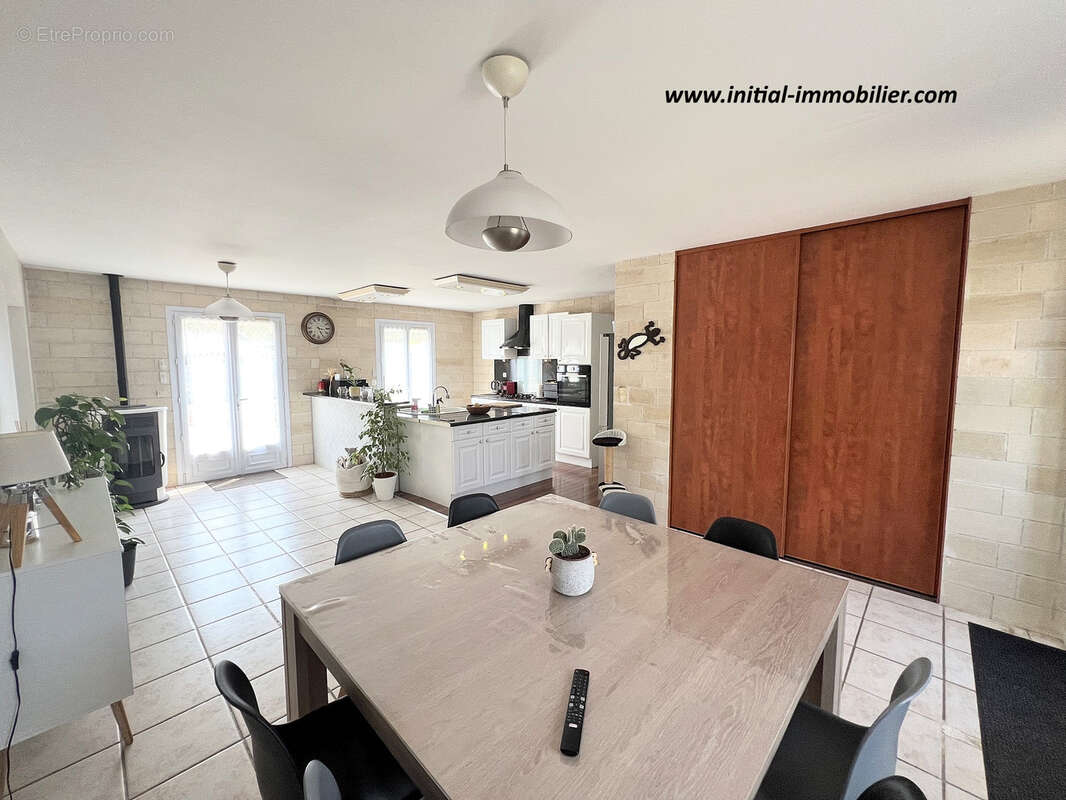 Maison 118 m² à Cerelles  - photo 4