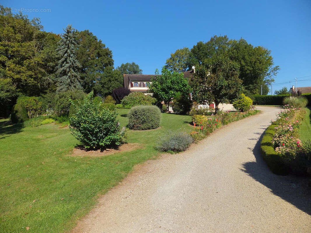 Belle propriété entouré de son parc boisé de 10700m2 - photo 5