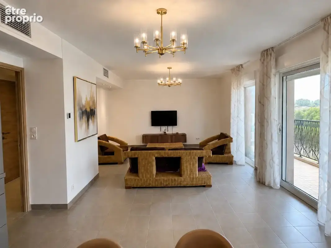 Appartement 3 pièces 74 m² à vendre à Frejus (83600) - photo 2