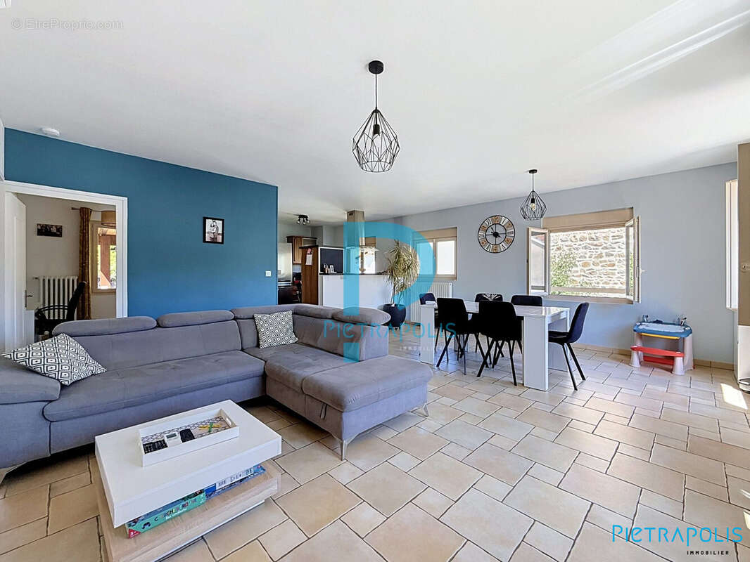 Appartement 108 m² à Saint-Forgeux  - photo 5