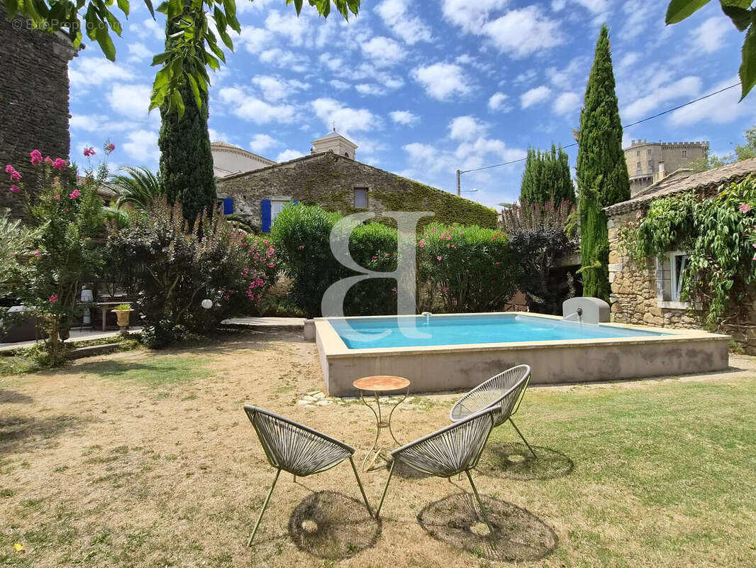 Maison 288 m² à Suze-La-Rousse  - photo 6