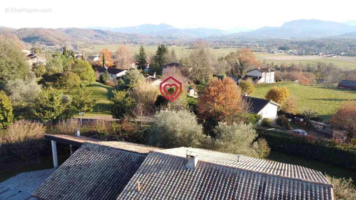 Maison à MERCENAC