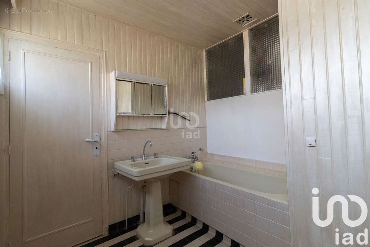 Photo 8 - Maison à LA CELLE-SAINT-CLOUD