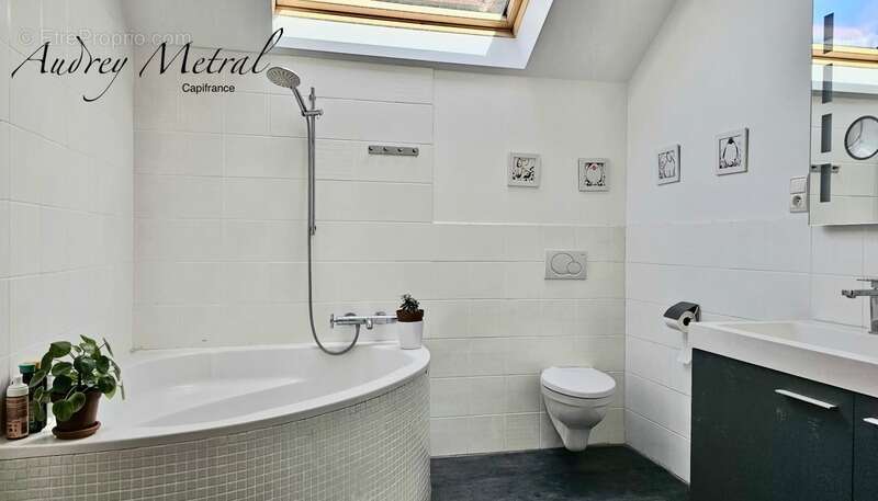 Villa à vendre à Serrières-en-Chautagne avec piscine, à 50 min de Genève et d'Annecy, 35 min d'Aix-Les-Bains et 15 min du Lac du - photo 17