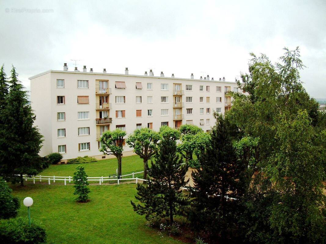 Appartement à LES CLAYES-SOUS-BOIS