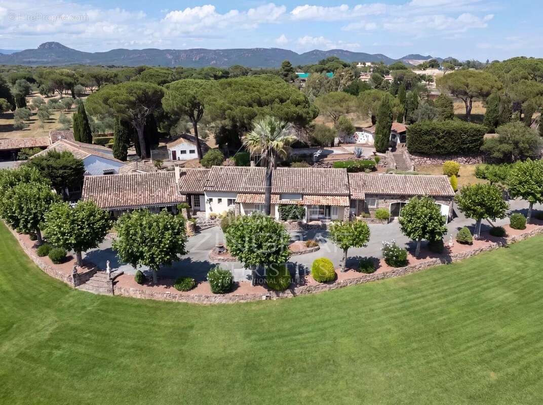 Maison à PUGET-SUR-ARGENS